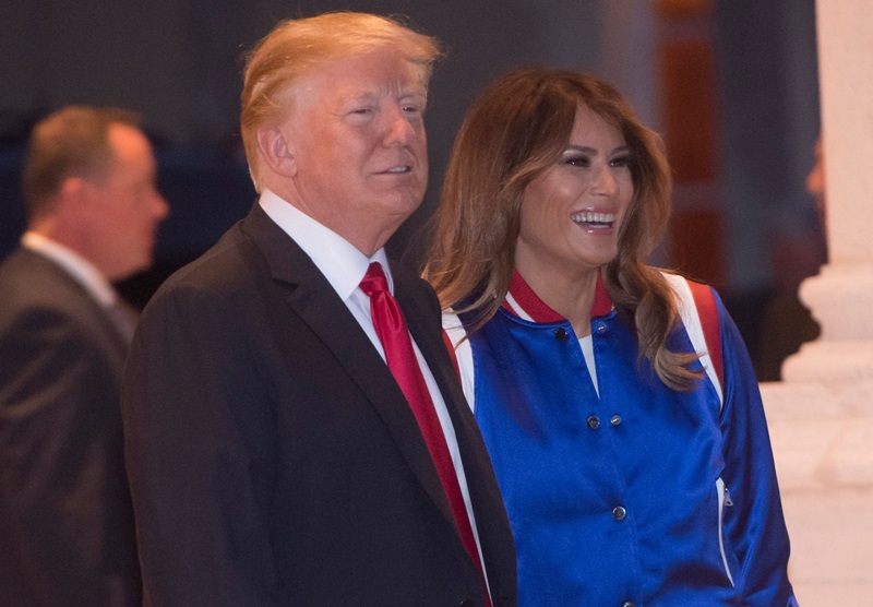 【變身「超級碗」球迷】Melania Trump 捧邊隊？藍白紅外套表明心跡