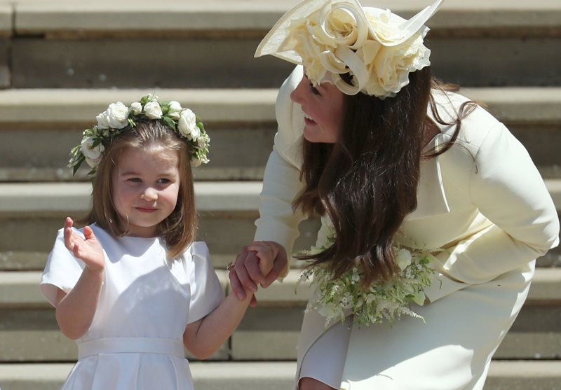 【哈里大婚】小公主花女造型：Princess Charlotte 跟「嬸嬸」Meghan 同穿 Givenchy