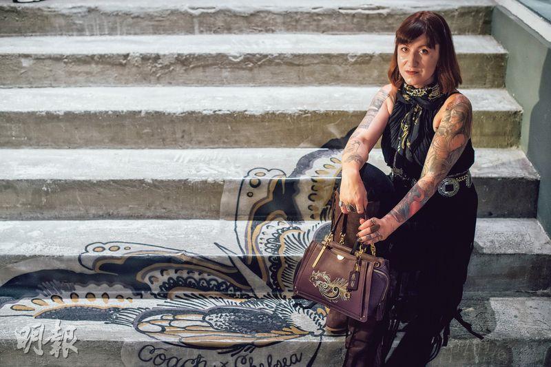 專訪藝術家Chelsea Champlain 美國精神躍然袋上