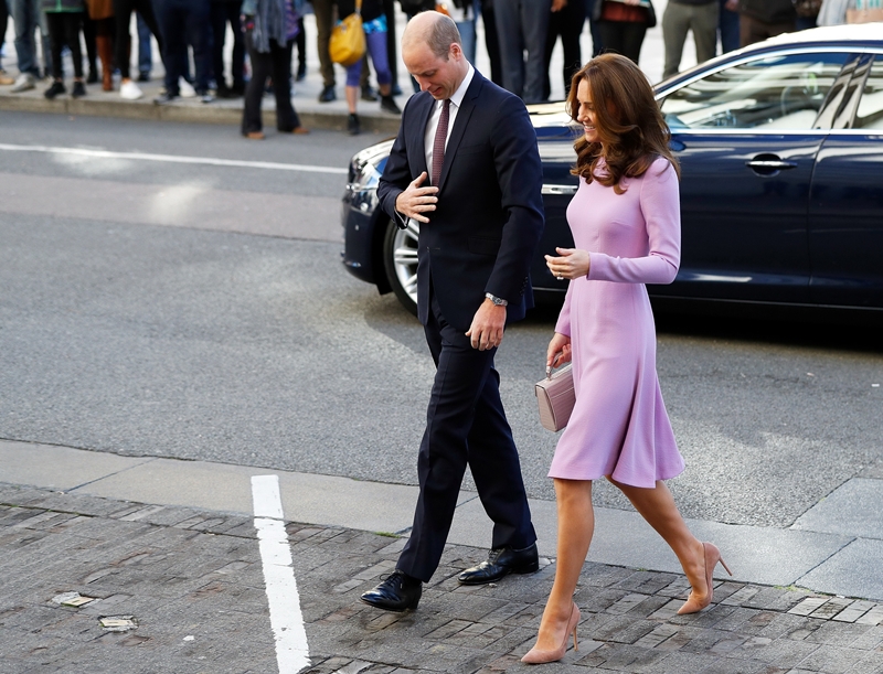 【與威廉王子出巡】Kate Middleton 穿出紫色的浪漫