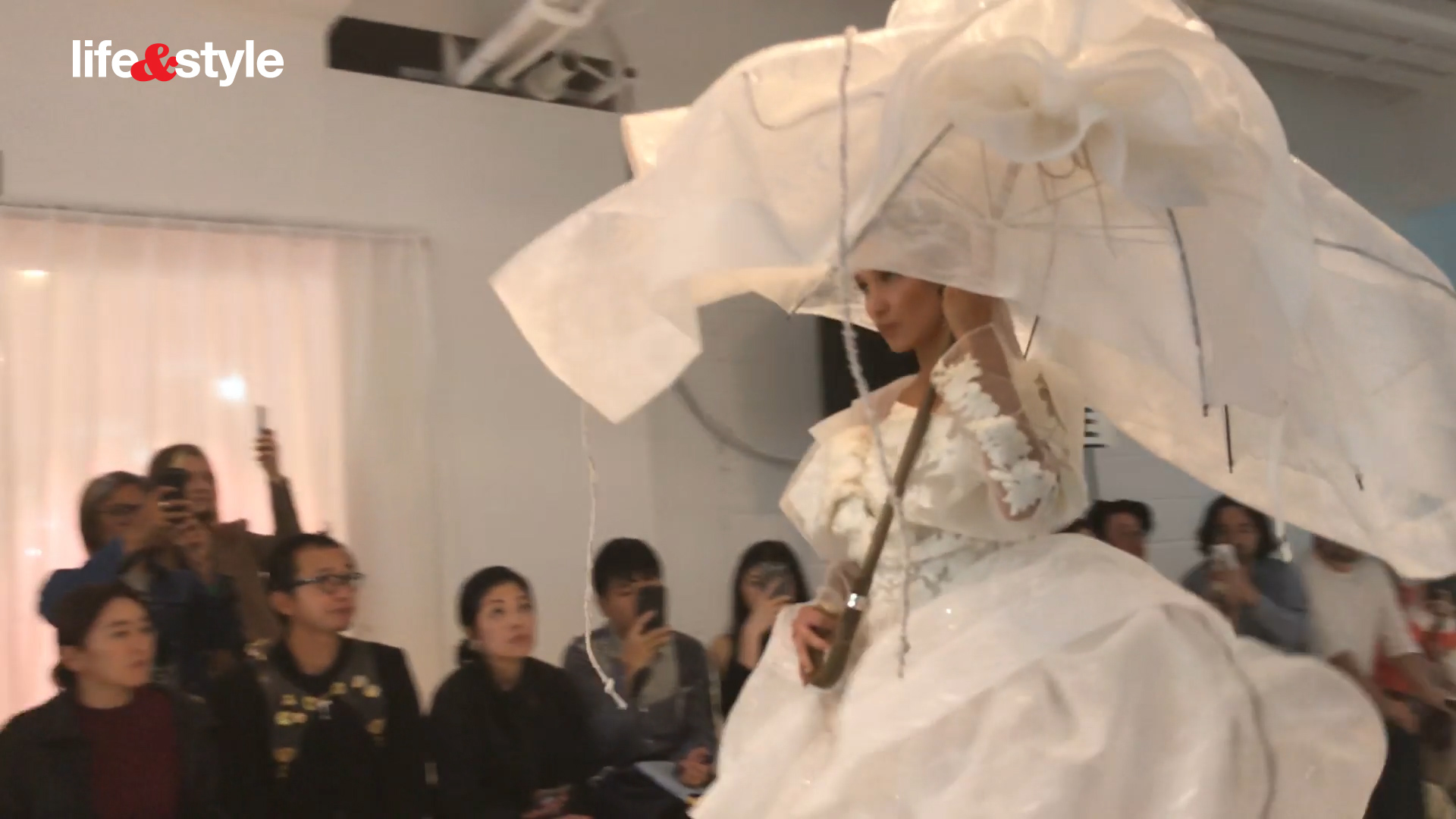 【直擊2020春夏巴黎時裝周】Vivienne Westwood 的浮雲與帽子
